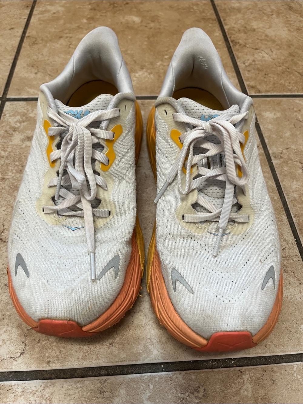 Hoka Arahi 6 Women’s Running Shoes